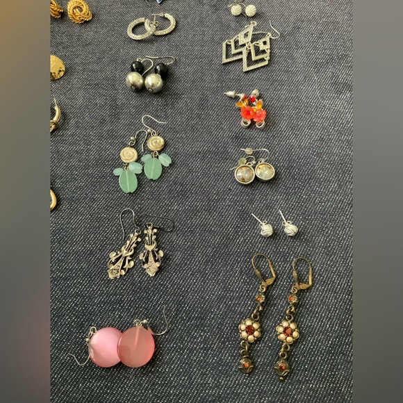 34 pair of Earrings - Picture 2 of 5